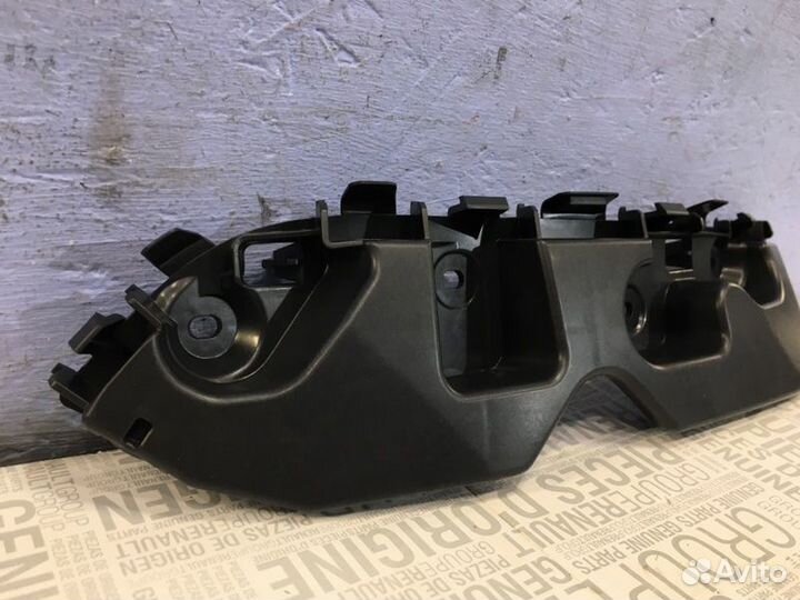 Кронштейн бампера передний правый Renault Duster 1