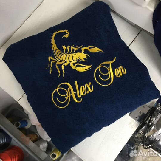 Махровый халат с вышивкой