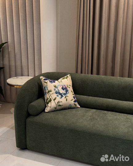 Современный мягкий диван