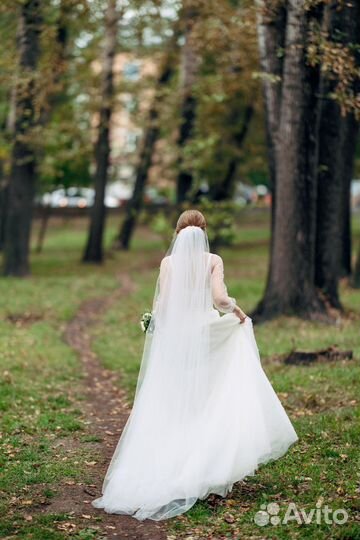 Свадебное платье со шлейфом