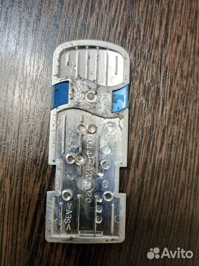 Эмблема двери багажника prius hybrid