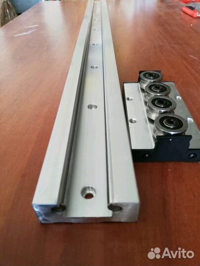 Круглые направляющие на опоре и каретки SBR