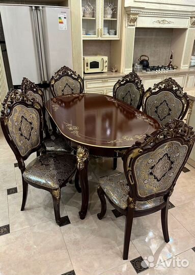 Стол обеденный из масива