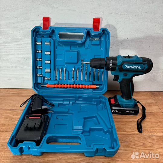 Шуруповерт Makita 21v с набором бит