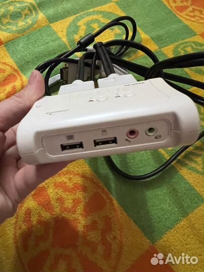 Переключатель клавиатура / видео / мышь с аудио