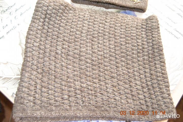 Новый комплект на 3-5 лет (шапка и хомут)