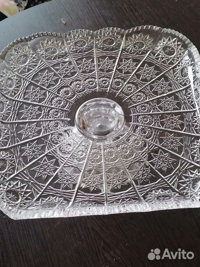 Ваза для фруктов на ножке