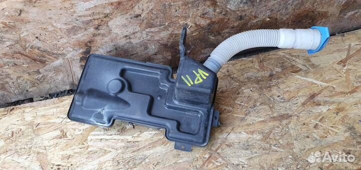 Бачок омывателя лобового стекла Volkswagen Tiguan