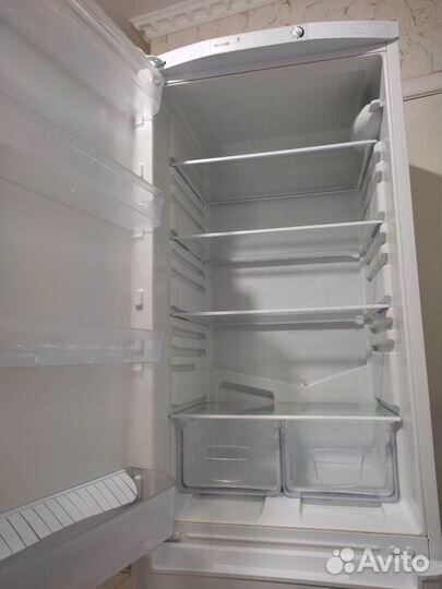 Холодильник Гарантия 30 дней. Индезит