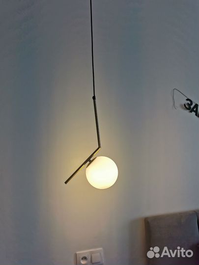 Светильник подвесной белый шар золотой