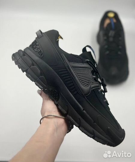 Кроссовки Nike Air Zoom Vomero 5 Roam