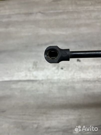 Рено Сандеро стевпэй амортизаторы крышки багажника