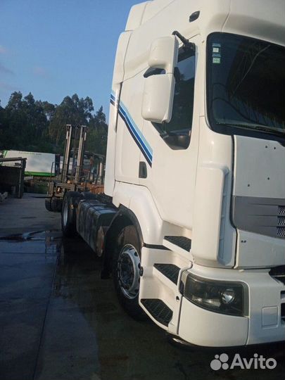 В разборке грузовик Renault, Premium II с 2007