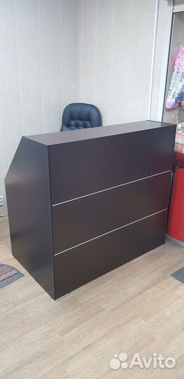 Стойка ресепшен прямая б/у (венге)