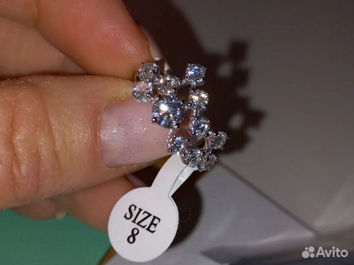 Женское кольцо с муассанитами - бриллиантами топ