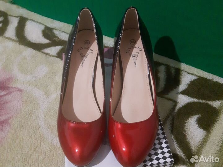 Туфли женские 38 размер новые лак чёрно- красные