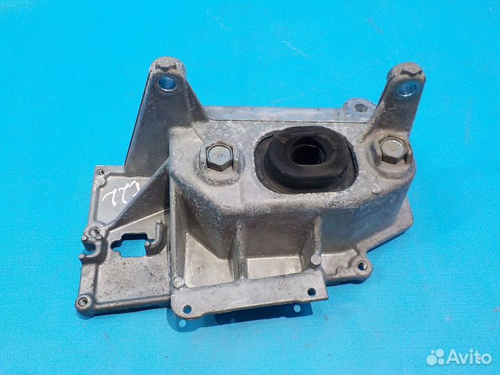 Кронштейн МКПП Nissan Juke (F15) 2011-2019