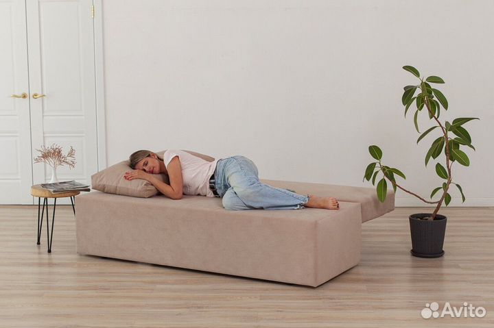 Диван с оттоманкой