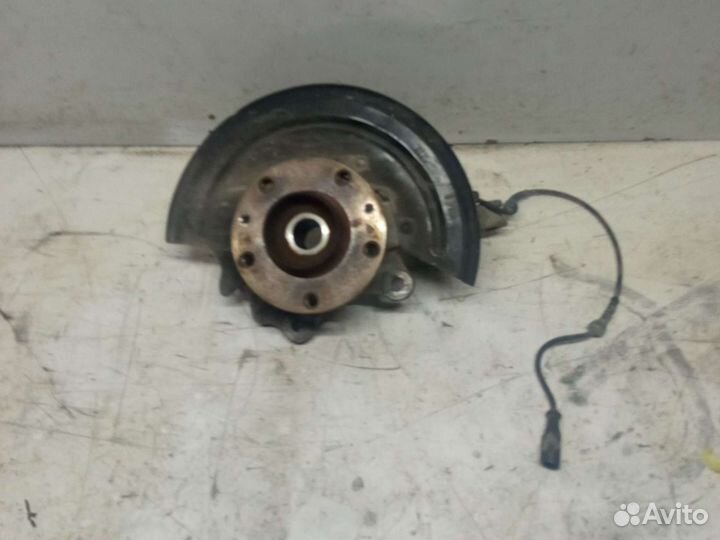 Кулак поворотный правый Renault Daster