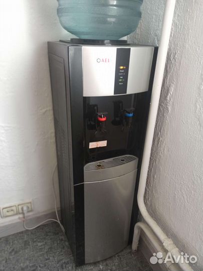 Кулер для воды напольный