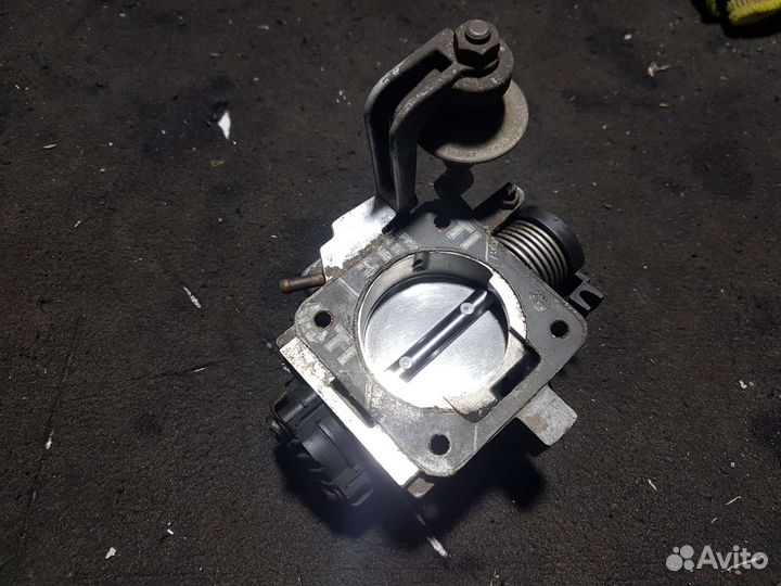 Дросельная заслонка Volkswagen b3 2.0 2e