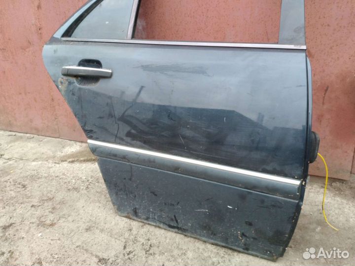 Задняя правая дверь Mercedes W202