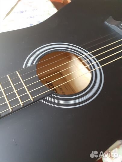 Акустическая гитара