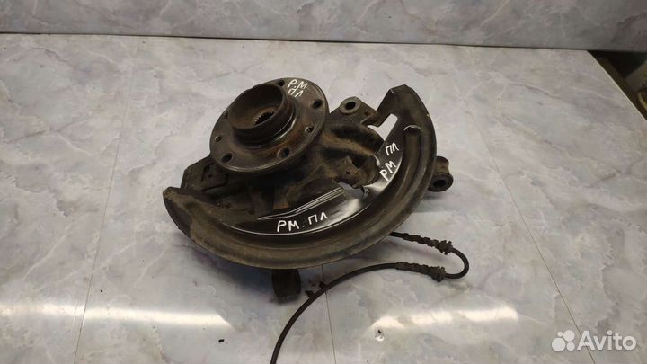 Поворотный кулак левый Renault Megan 3 Fluence