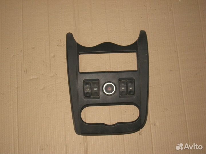 Накладка на торпедо с кнопками LADA Largus