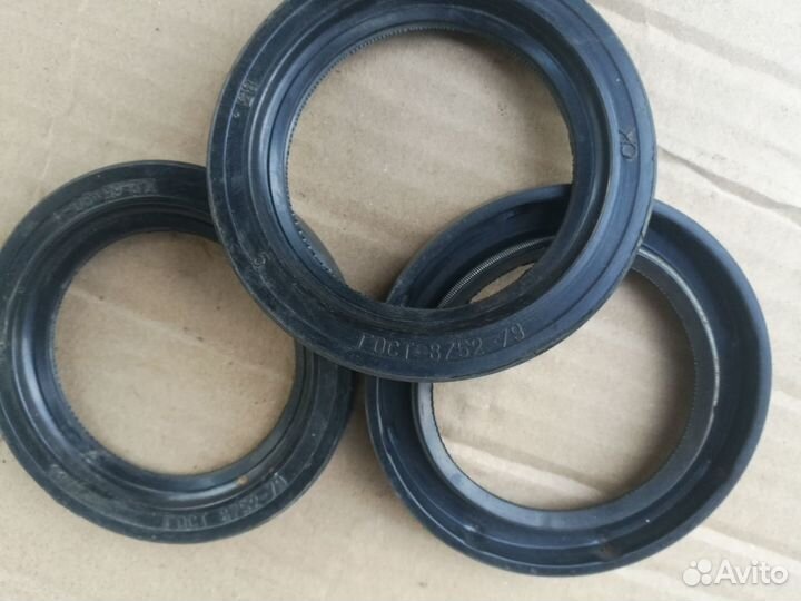 Сальники -42/68/10 -7 штук -65/90 /1 -3 штук