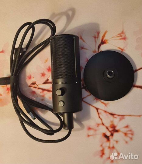 Микрофон Razer Seiren X