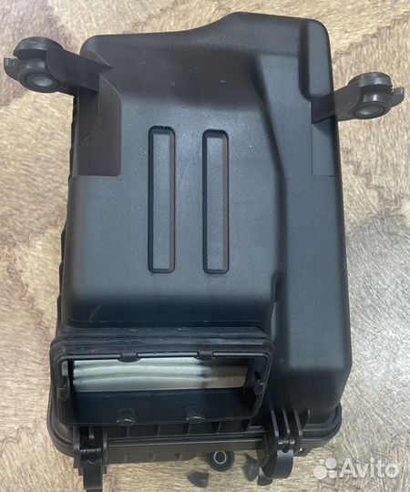 Корпус воздушного фильтра сантафе 2,281102P300