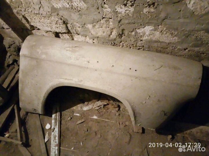 Крыло переднее газ 21