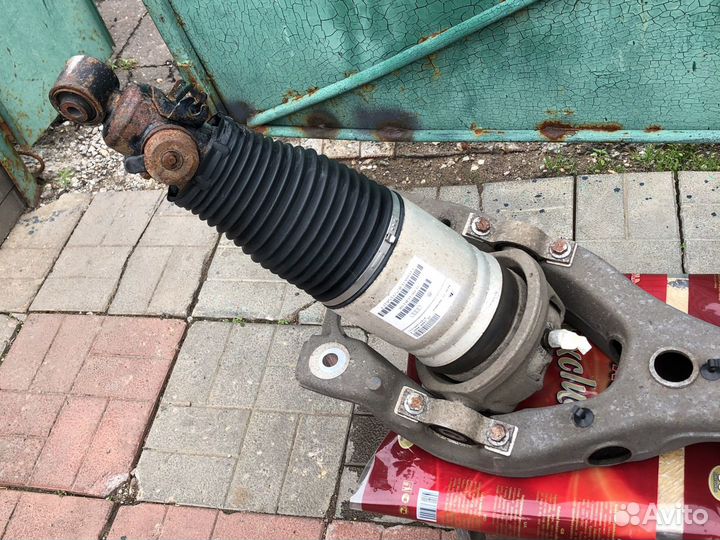 Подрамник с в пневмо стоками задние Audi Q7 VW