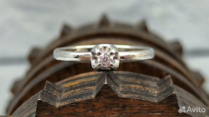Кольцо белого золота 585 пробы с бриллиантом массо