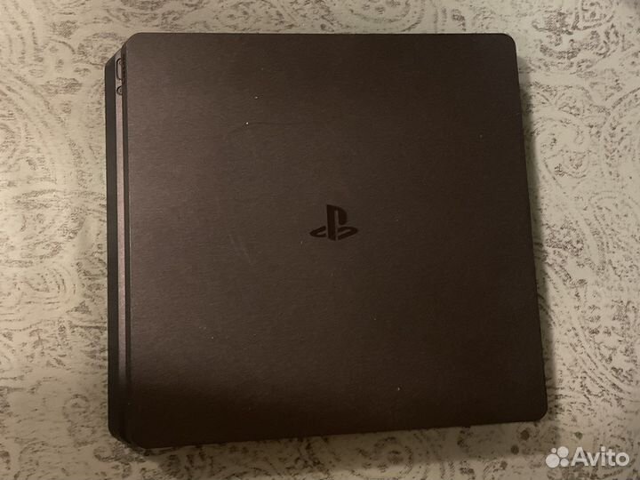 Playstation 4 slim + 3 игры