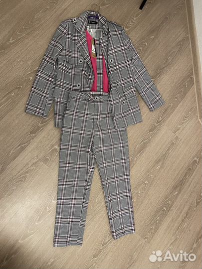 Костюм тройка