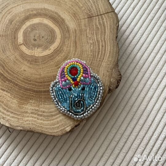 Брошь из бисера