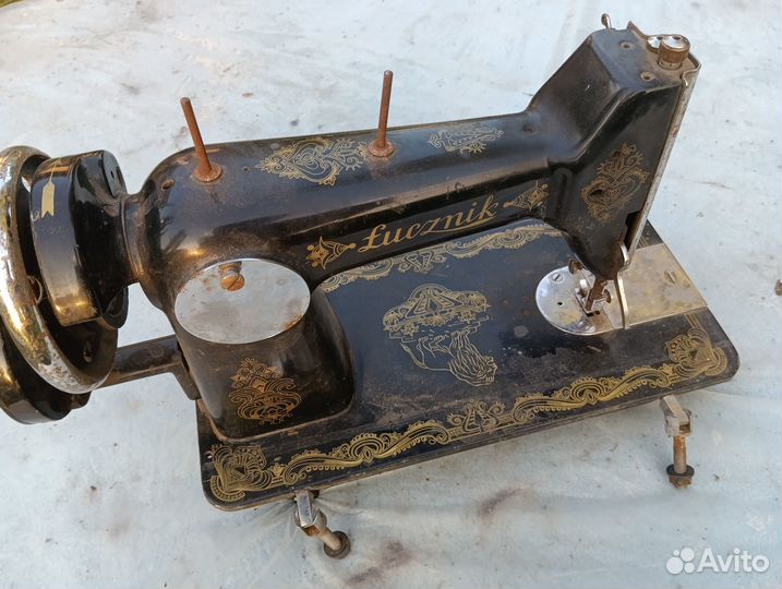 Швейная машинка lucznik 82r со львом