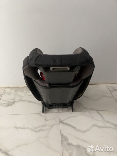 Автомобильное детское кресло recaro