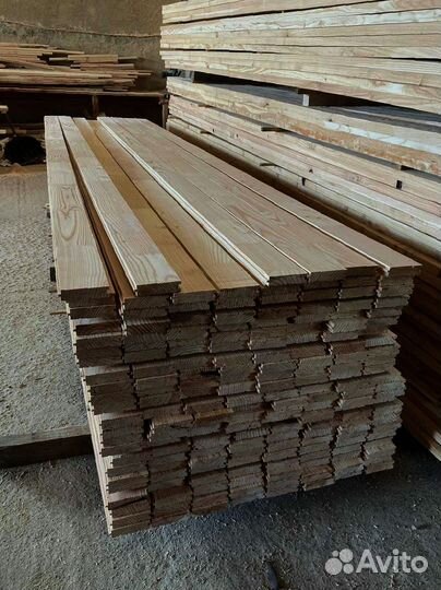 Доски лиственницы 40x170 мм, обработаны для защиты