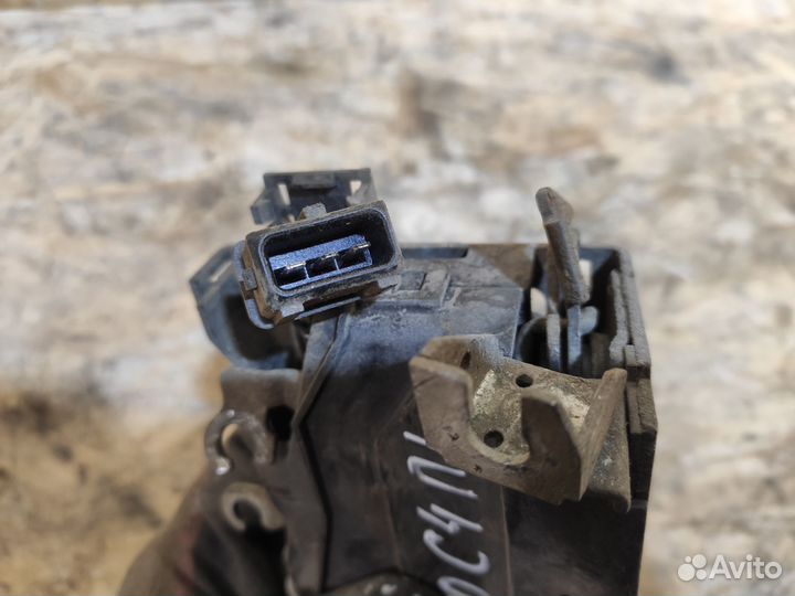 Замок двери передний левый Audi 100 C4