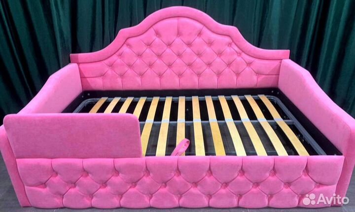 Кровать с ящиками для хранения