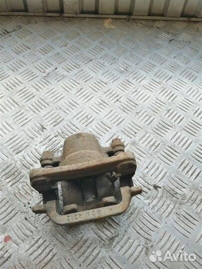 Суппорт тормозной задний правый Infiniti M35 Y50