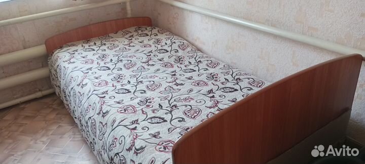 Кровать с матрасом