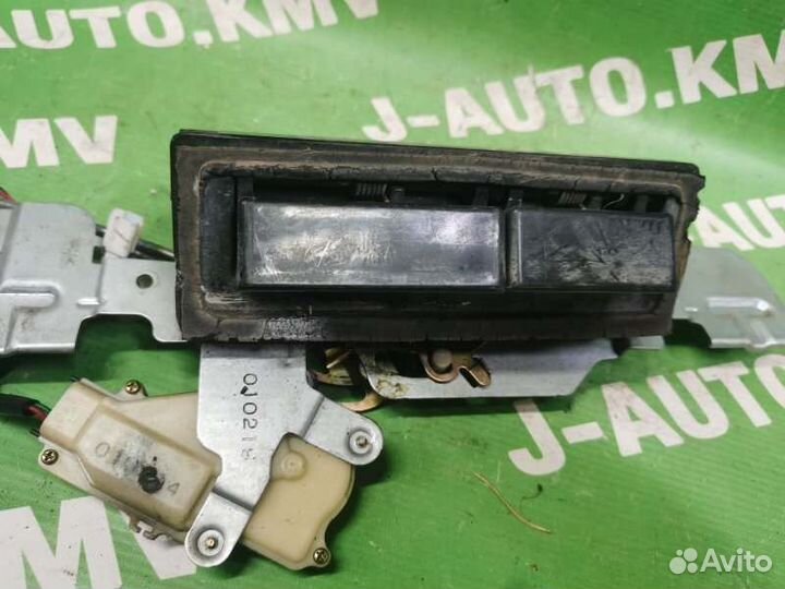 Ручка двери и крышки багажника Mazda Tribute 1