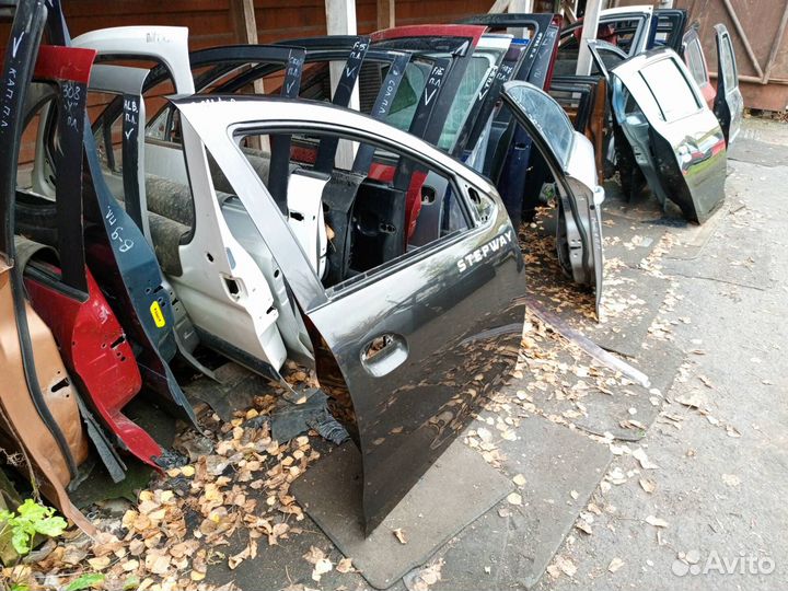 Дверь передняя правая Renault Sandero 2