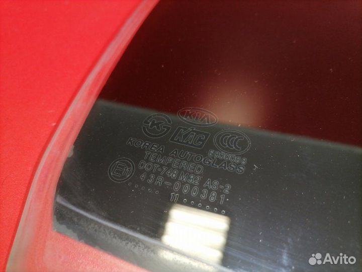Стекло двери неопускное заднее правое Kia Rio JB