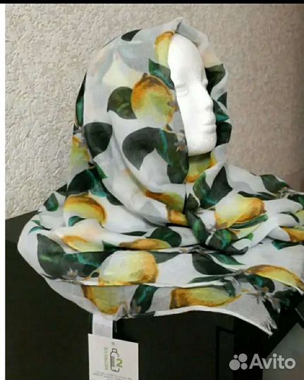 Шарф с растительным рисунком с лимонами