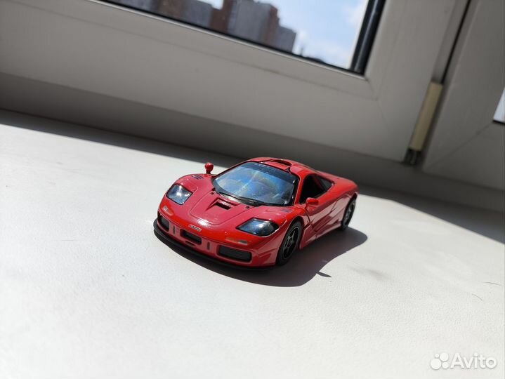 McLaren F1 (kinsmart)
